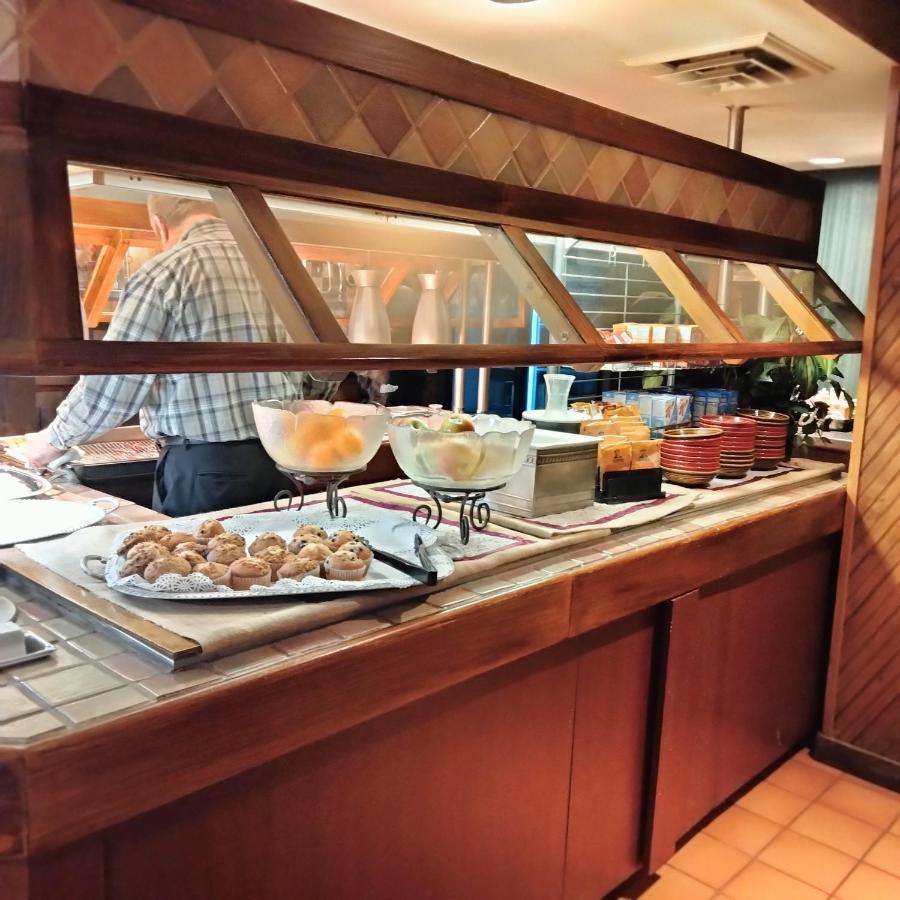 Hotel At Six Flags Saint Louis By Ihg 3*